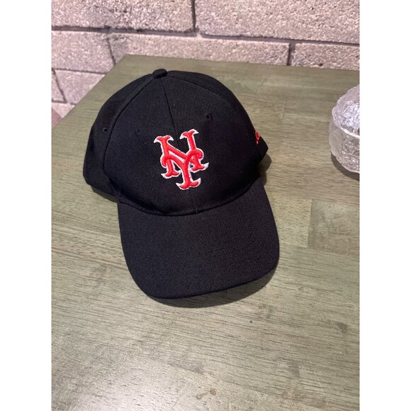 New York Mets Black Baseball Cap With Red Embroidered Logo Adjustable Fit 90% Ac - Picture 1 of 6